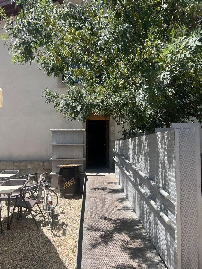 Albergue & Cafeteria Via De La Plata Hervas Exterior photo