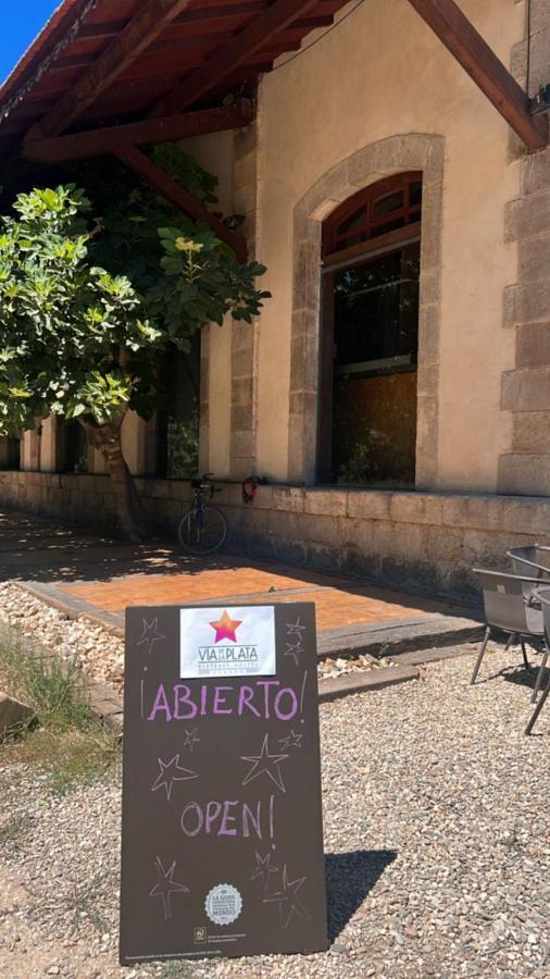 Albergue & Cafeteria Via De La Plata Hervas Exterior photo