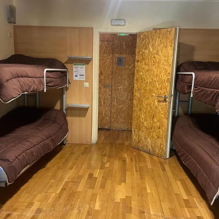 Albergue & Cafeteria Via De La Plata Hervas Room photo